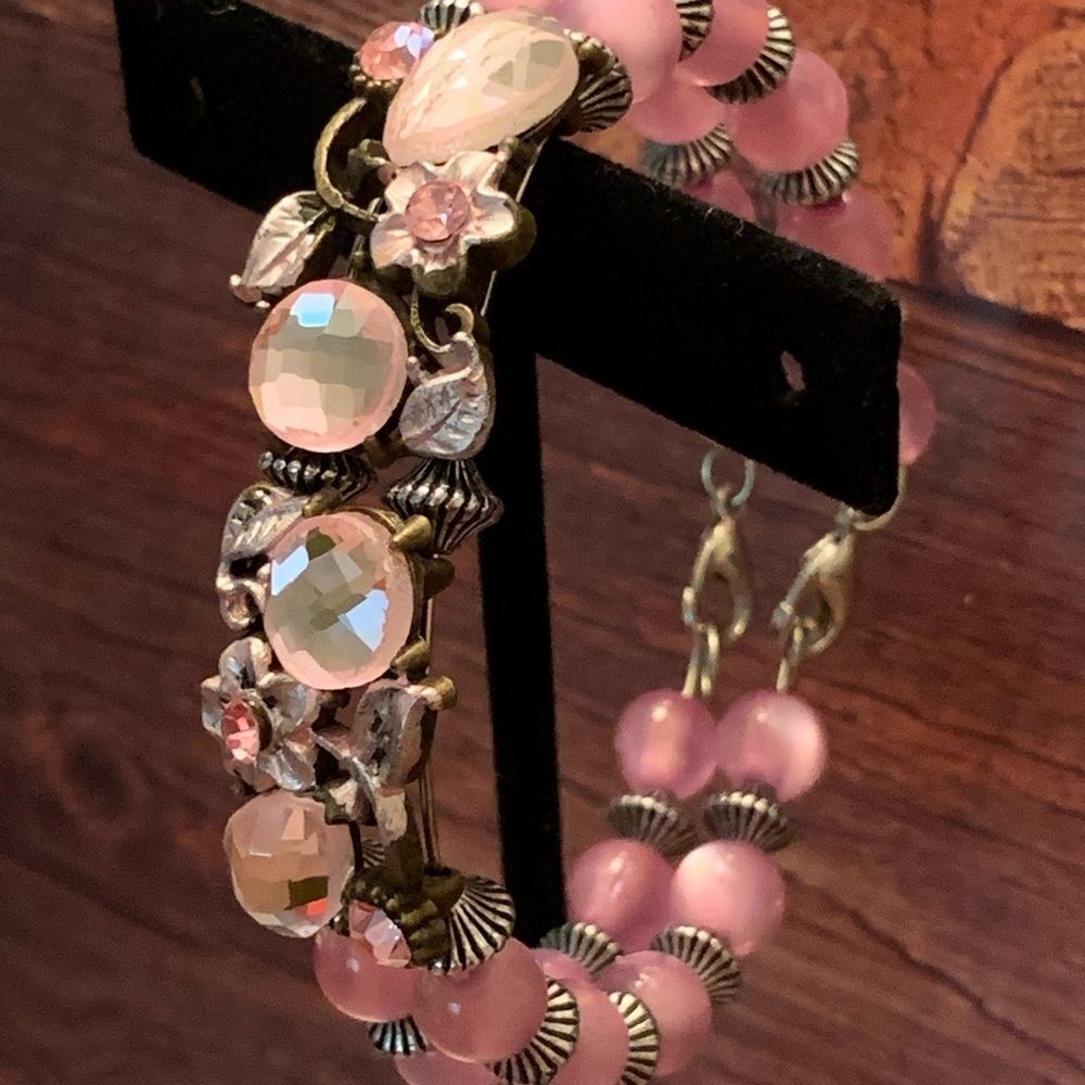 Rin's Unique Boutique - Handmade - Pink Beaded Bracelet